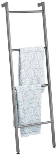 mDesign freistehende Handtuchleiter für das Badezimmer – Handtuchständer mit 4 Ebenen aus Metall – Handtuchhalter für Badetücher, Kleidung oder Zeitungen – Graphitgrau