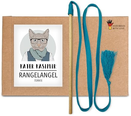 Kater Kasimir Die RANGELANGEL: Unsere Katzenangel mit Buchenholz-Stab und türkisem Baumwollband. In Deutschland von Hand und mit Liebe gefertigtes nachhaltiges Katzenspielzeug