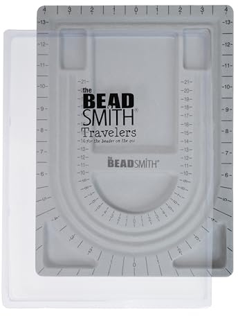 The Beadsmith Perlenbrett mit Deckel, grau beflockt, 3 U-förmige Kanäle, 6 vertiefte Fächer, 33,7 cm (H) x 24,8 cm (L), Designbrett zur Herstellung von Armbändern, Halsketten und anderem Schmuck
