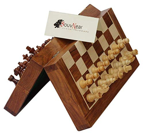 SouvNear Schach - Ultimatives 25 cm x 25 cm Klassisches Holz Reise Schachspiel mit Magnet Staunton Figuren und klappbares Spielbrett (dient zugleich als Aufbewahrungskoffer) - Handgefertigt von Handwerkern in feines Rosenholz mit einem Walnuss-Finish - Innenraum Familie Brettspiele