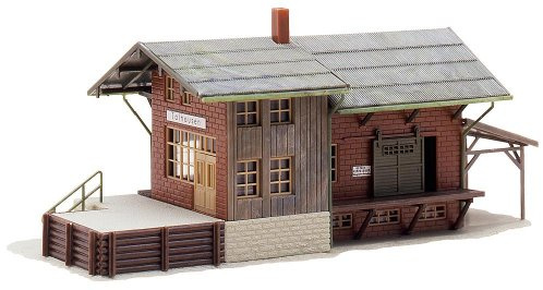 FALLER Güterbahnhof Modellbausatz mit 98 Einzelteilen 209 x 82 x 90 mm I Modelleisenbahn Zubehör H0 Gebäude I Modelleisenbahn H0 Lagerschuppen