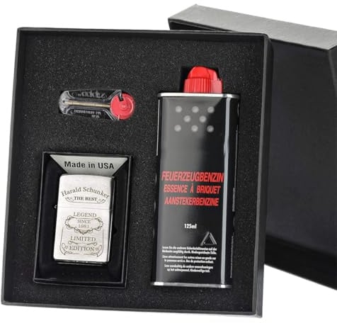 Sturmfeuerzeug Geschenk-Set - 1 Flasche Benzin (125ml) - 6 Feuersteine - mit Gravur - inkl. Geschenketui - Wind- und Wetterfest Motiv Legend