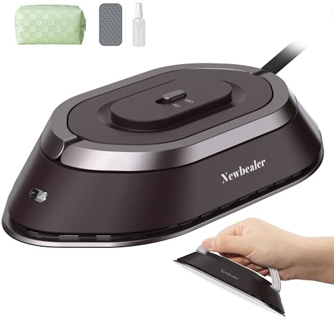 Newbealer Mini Reisebügeleisen mit Universalspannung 100-240V, Kompaktes Bügeleisen für Kleidung (kein Dampf), Keramikfläche, 150 °C Heißpress mit Sprühflasche, Beutel und Silikonständer, Braun