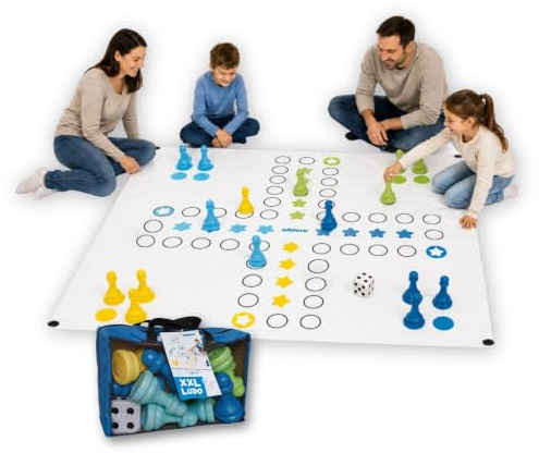 alldoro XXL Ludo, Brettspiel für Indoor & Outdoor, 150 x 150 cm Spielfläche | wetterfeste PVC-Plane, große, befüllbare Spielfiguren + Tasche, Gartenspiel für Kinder ab 3 Jahre, Zuhause, in Kita & Schule