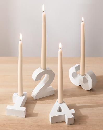 Romadedi Adventskranz Zahlen Holz Modern: Kerzenhalter Adventszahlen 1-4 Weiß Minimalistisch für stabkerzen - Adventsgesteck Skandinavisch für Tisch Fensterbank