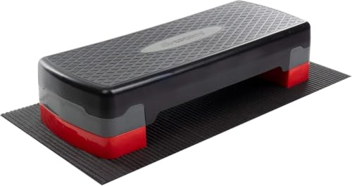SCSPORTS® Aerobic Steppbrett, Stepper, 2-fach höhenverstellbar, mit Matte | Rutschfeste, strukturierte Oberfläche, 10/15 cm hoch, bis 120 kg; belastbarer Kunststoff, Schwarz/Rot/Grau, Studio/Zuhause
