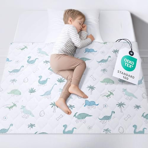 SpielLieb® Bettunterlage wasserdicht Kinder | Atmungsaktive Inkontinenzunterlage waschbar mit Einschlagtuch | Oeko-TEX Zertifiziert | Perfekt passend für deutsche Einzel- & Kinderbetten (Dino)
