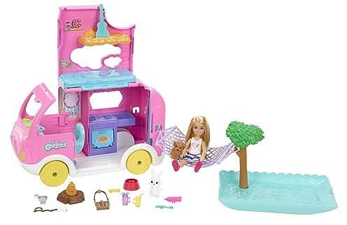 Barbie Chelsea 2-in-1-Camper - Spielzeugfahrzeug mit Pool, Hängematte und Essbereich, für fantasievolles Spielen und Geschichtenerzählen, ab 3 Jahren, HNH90