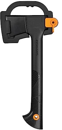 Fiskars Universalaxt, Solid, Mit Klingen- und Transportschutz, Antihaftbeschichtet, Hochwertige Stahl-Klinge/Glasfaserverstärkter Kunststoff-Stiel, Schwarz, A6, Länge: 39 cm, 652 g, 1052046