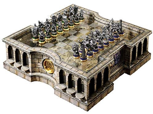 Noble Collection Herr der Ringe Collector's Schach Set - Zinnfiguren, Resin Brett, 38x38cm